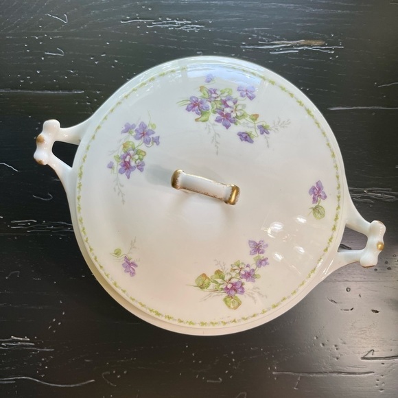 VINTAGE, B&T LIMOGES FRANCE, ROUND SERVING BOWL WITH LID. - Picture 15 of 16